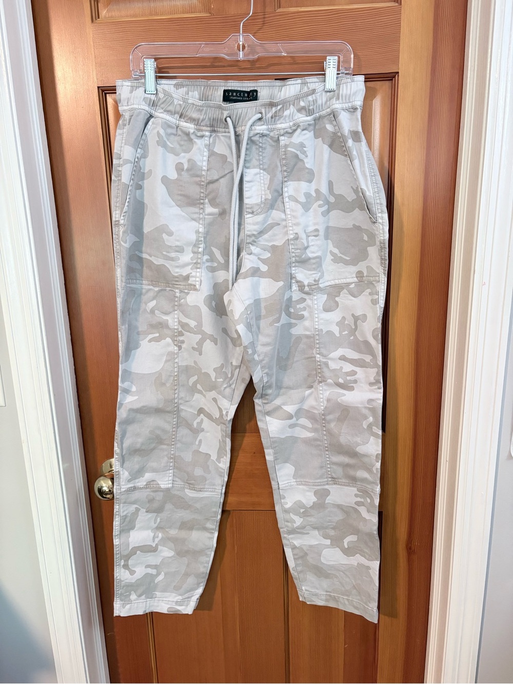 Sanctuary Women's Light Gray & White Camo Pant